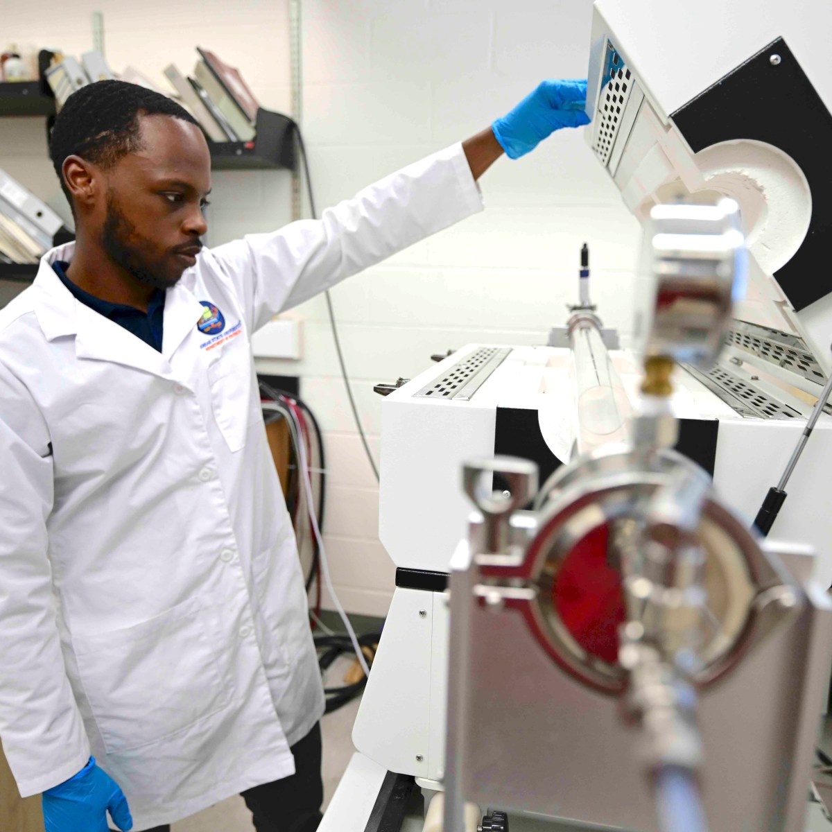 Morgan State University Physics and Engineering Physics Departments Receive American Physical Society Award for Redefining Undergraduate Physics Education Student Success