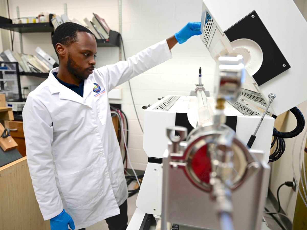 Morgan State University Physics and Engineering Physics Departments Receive American Physical Society Award for Redefining Undergraduate Physics Education Student Success